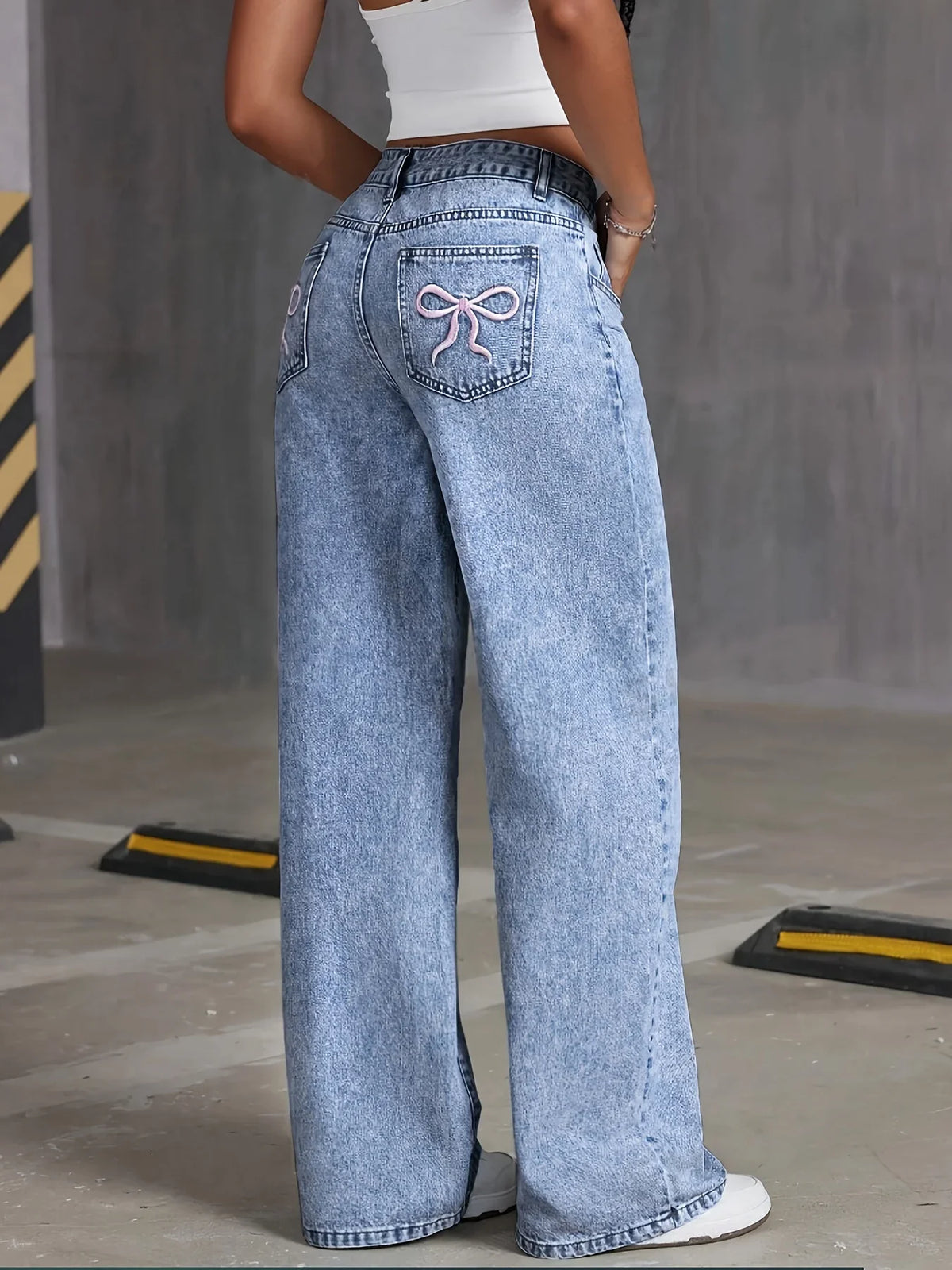 Pantalón Denim Chic – Estilo Bordado
