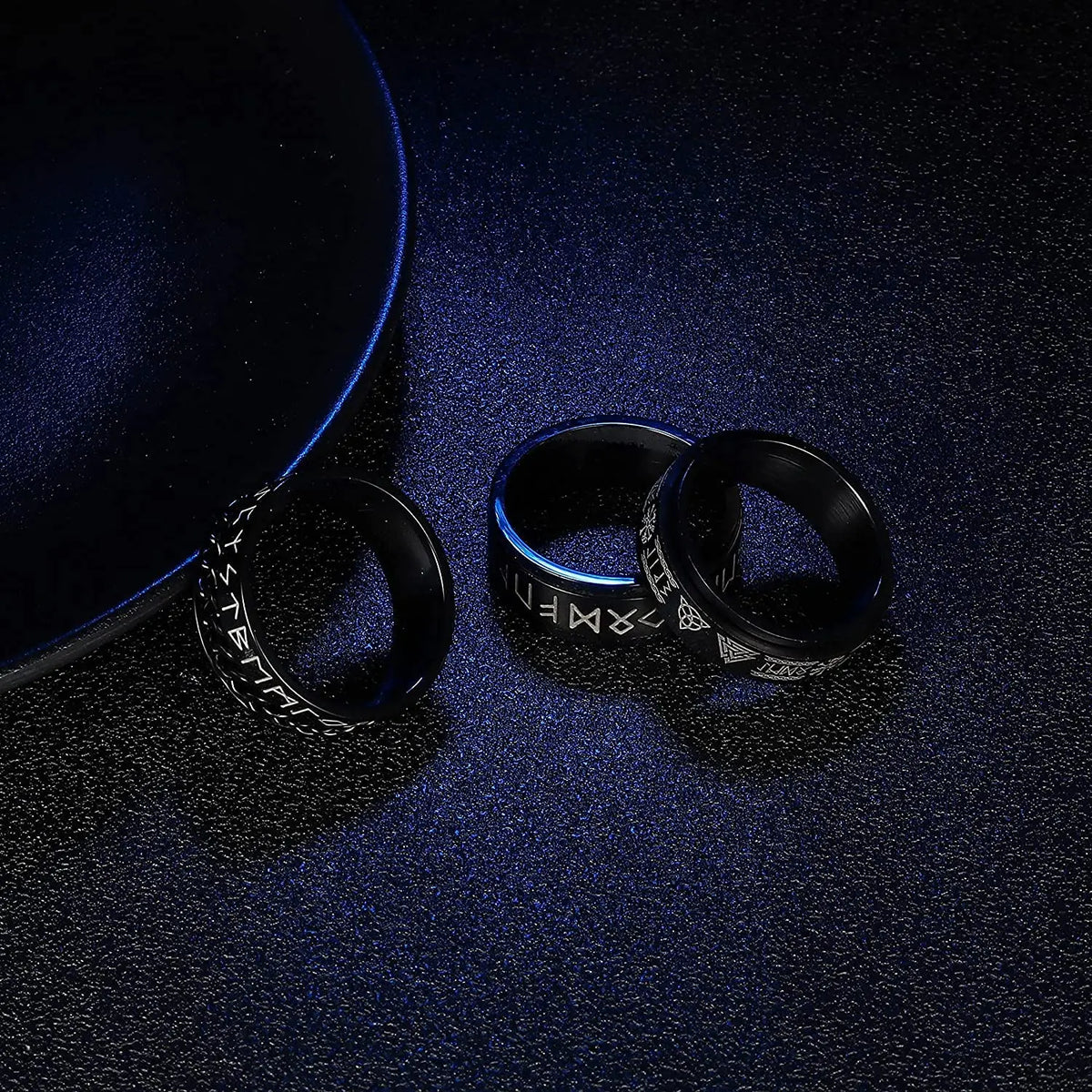 Anillo Obsidian – Acero negro grabado