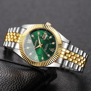 Reloj dorado con esfera verde elegante